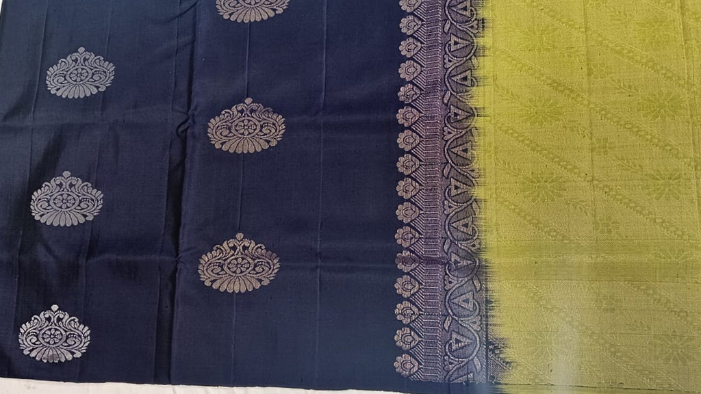 soft silk borderless saree